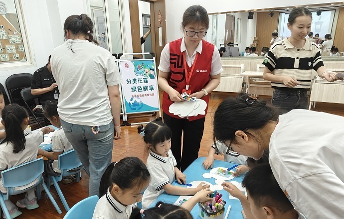 粽葉飄香 童樂端午——紹興銀行濮院支行開展端午節傳統文化小課堂活動-2.jpg