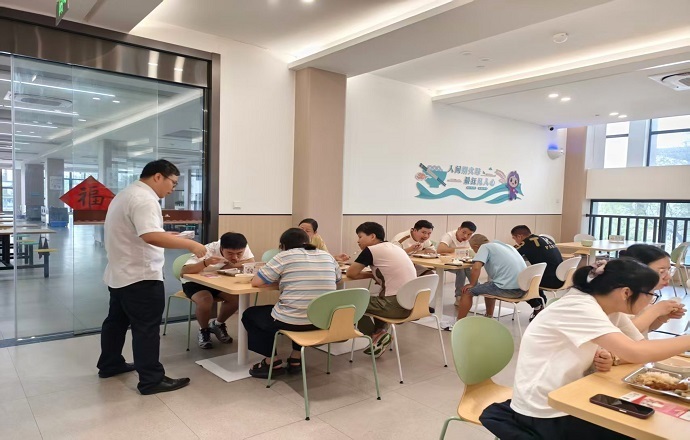 紹興銀行桐鄉崇福支行:反詐宣傳進學校,筑牢校園安全防線-1.jpg 紹興銀行桐鄉崇福支行:反詐宣傳進學校,筑牢校園安全防線-1.jpg